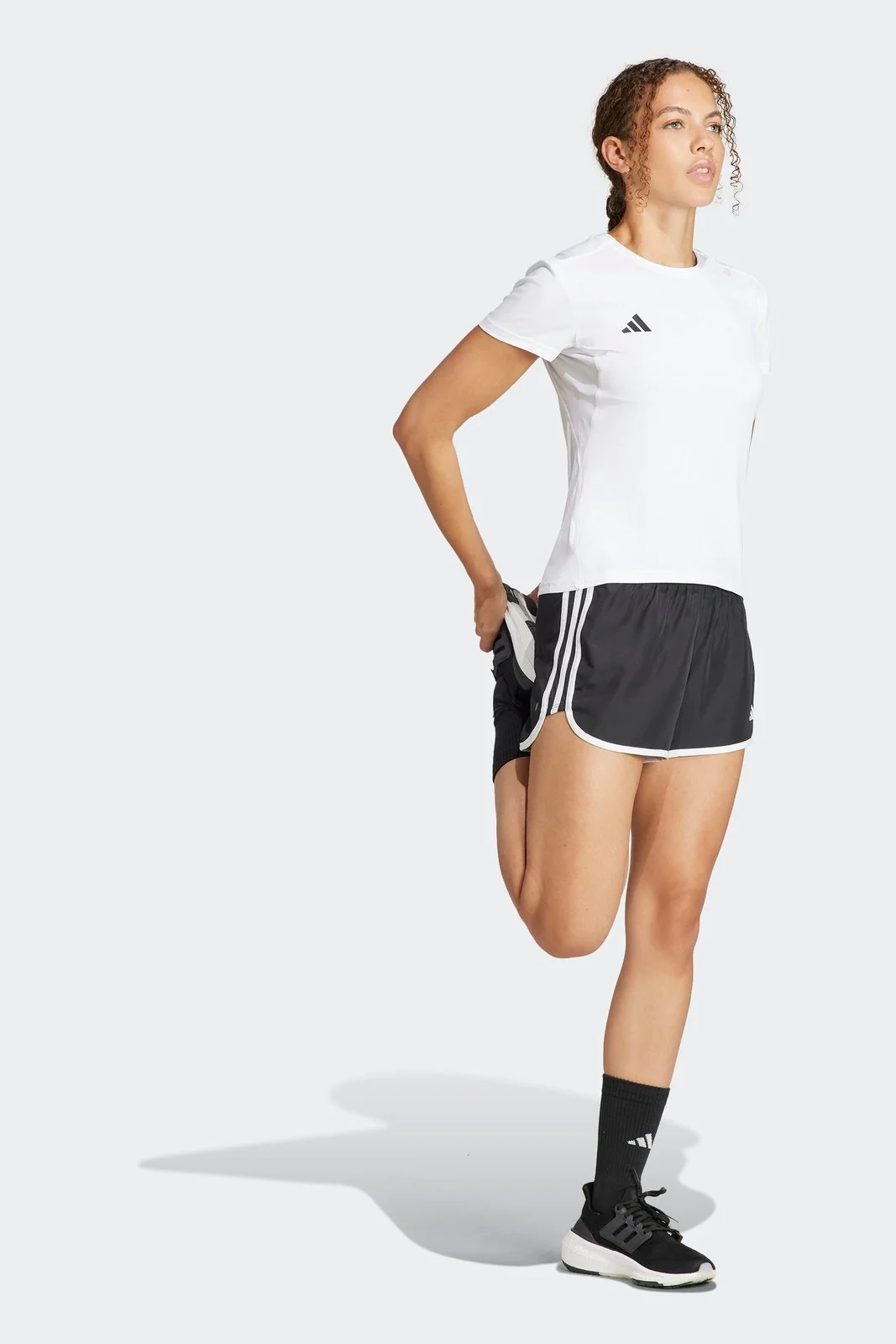 טישירט לנשים ADIZERO ESSENTIALS בצבע לבן - Image 3