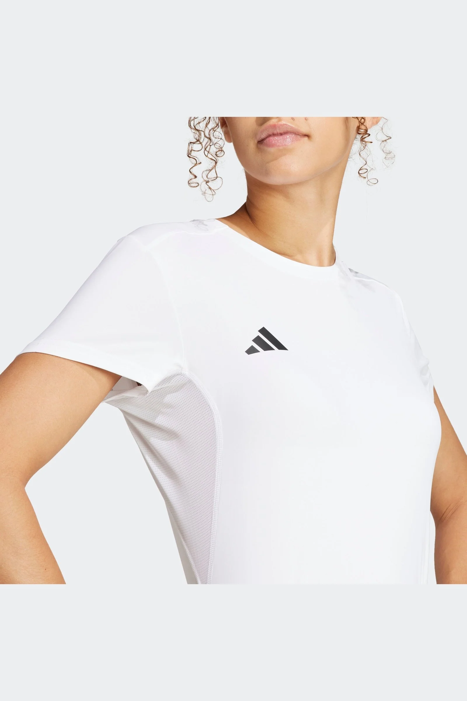 טישירט לנשים ADIZERO ESSENTIALS בצבע לבן - Image 4