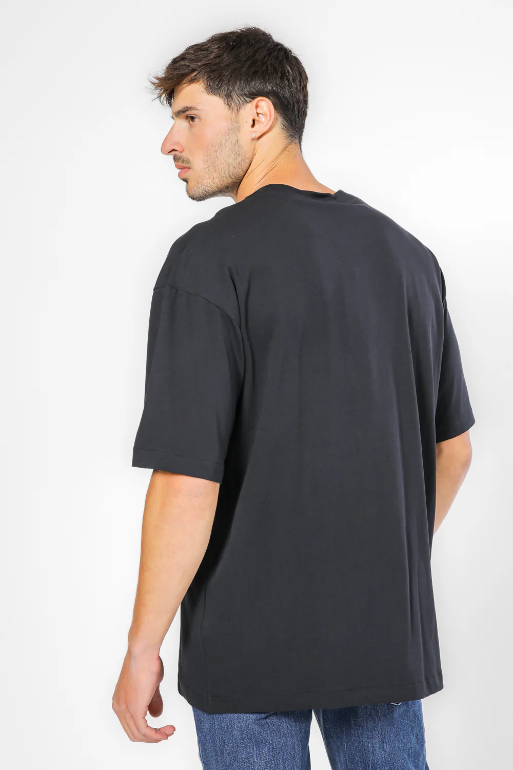 טישירט לגברים Crewneck בצבע לבן ושחור - Image 2