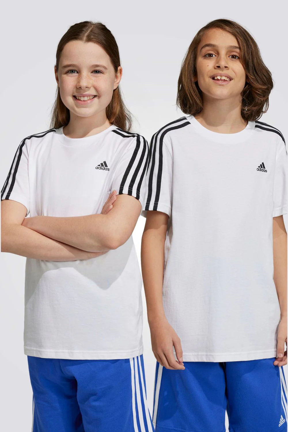 טישירט לילדים ESSENTIALS 3 STRIPES בצבע לבן ושחור