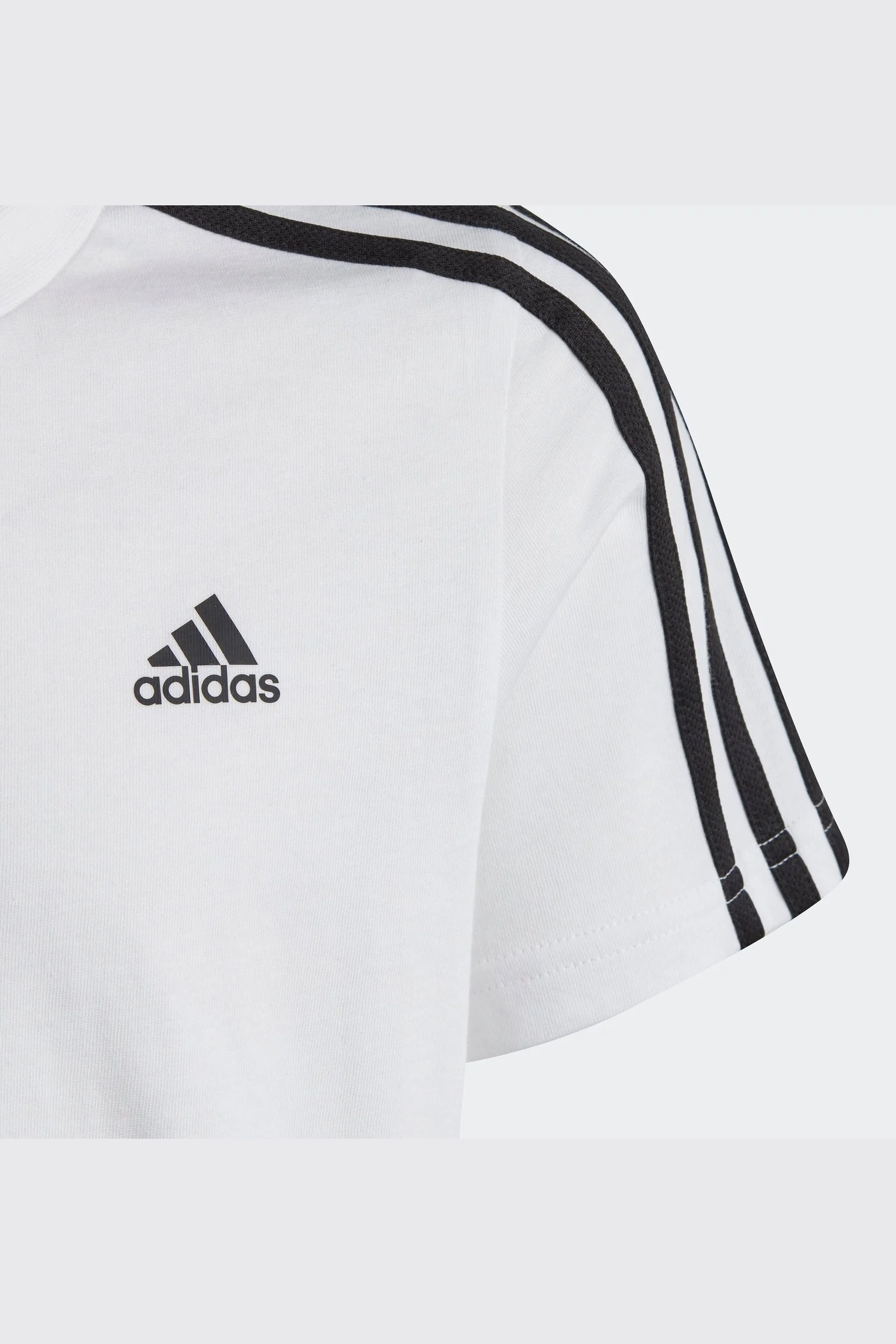 טישירט לילדים ESSENTIALS 3 STRIPES בצבע לבן ושחור - Image 4