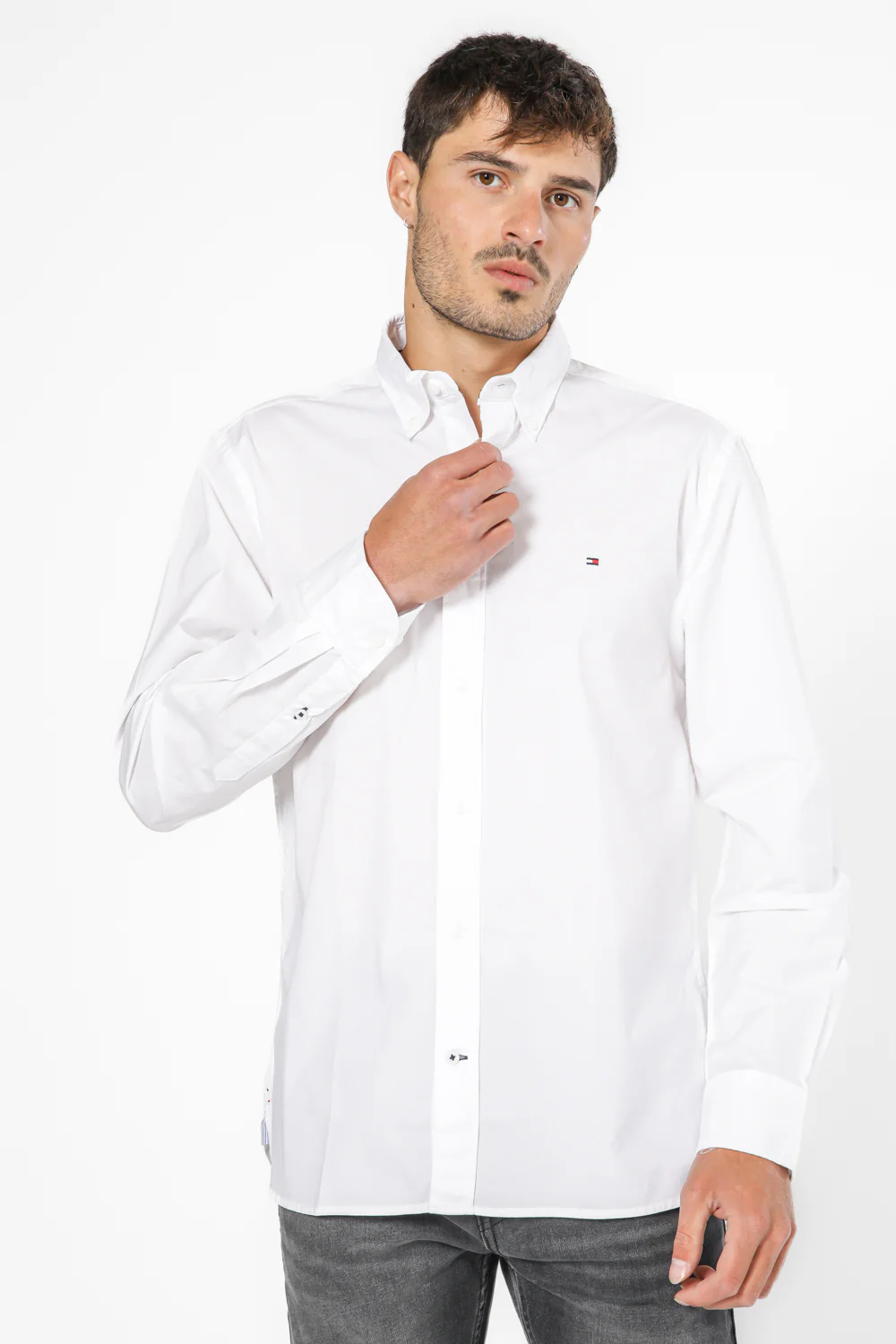 מכופתרת FLEX POPLIN בצבע לבן - Image 2