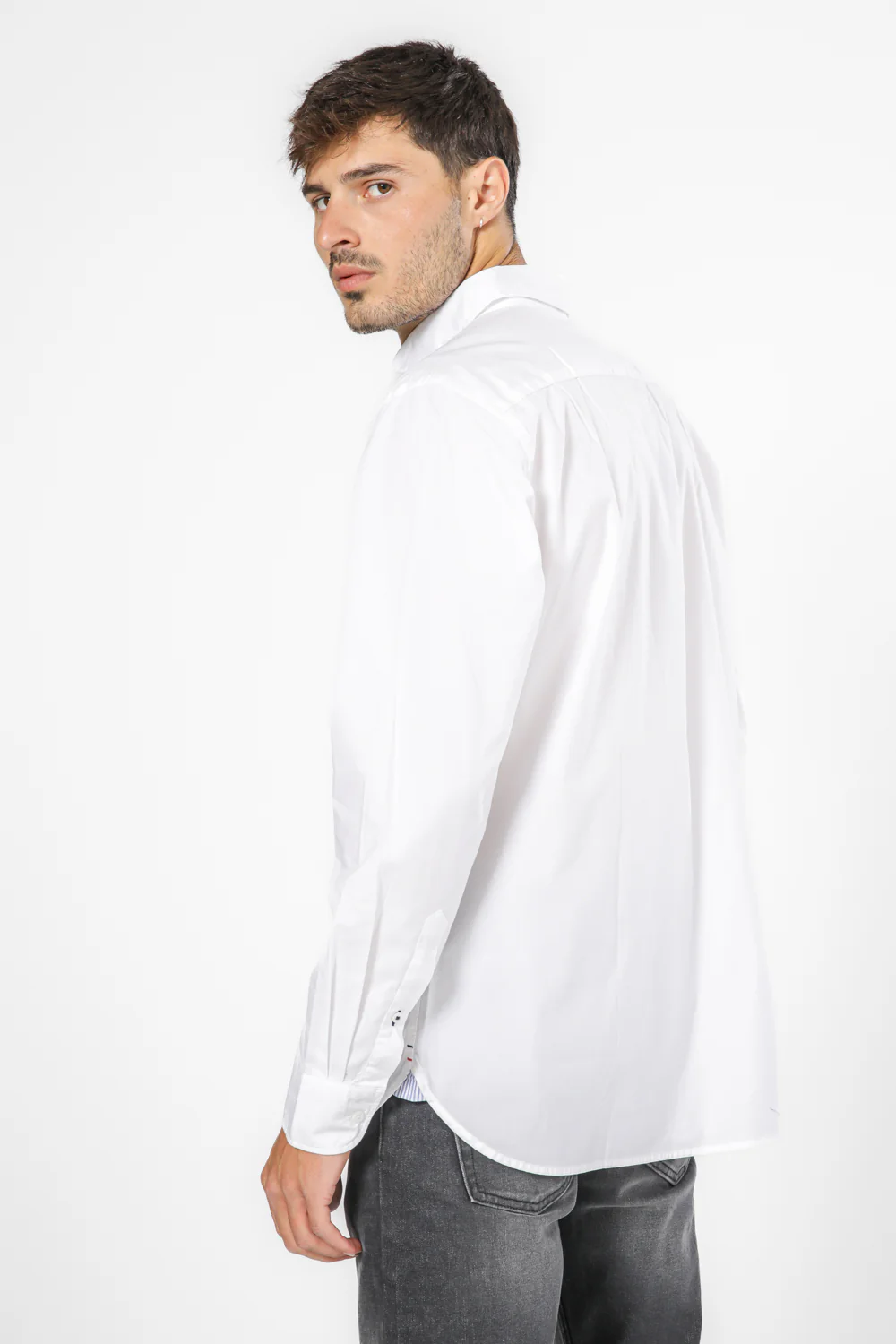 מכופתרת FLEX POPLIN בצבע לבן - Image 3