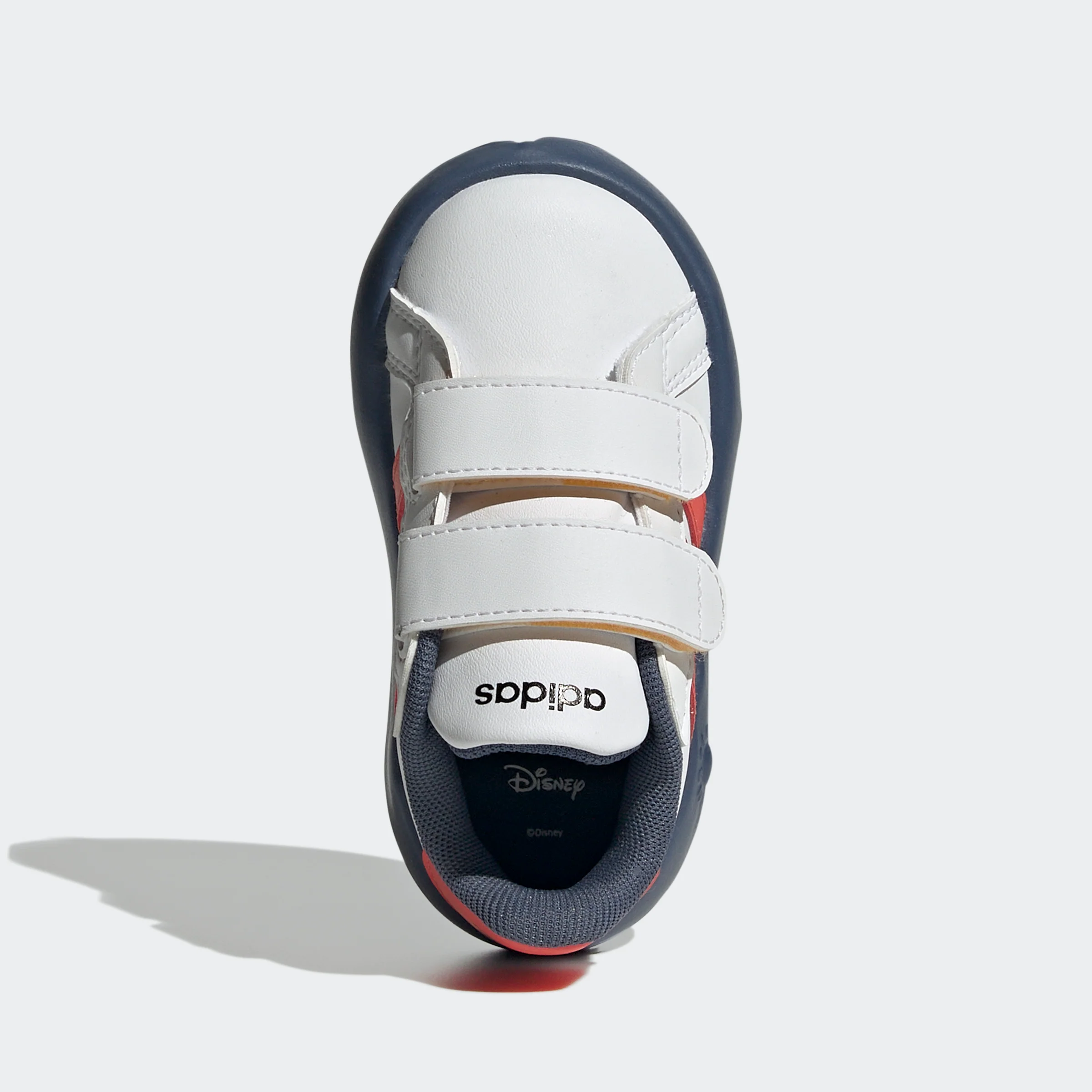 סניקרס לתינוקות adidas x Disney Mickey and Friends Grand Court 2.0 בצבע לבן כחול ואדום - Image 5