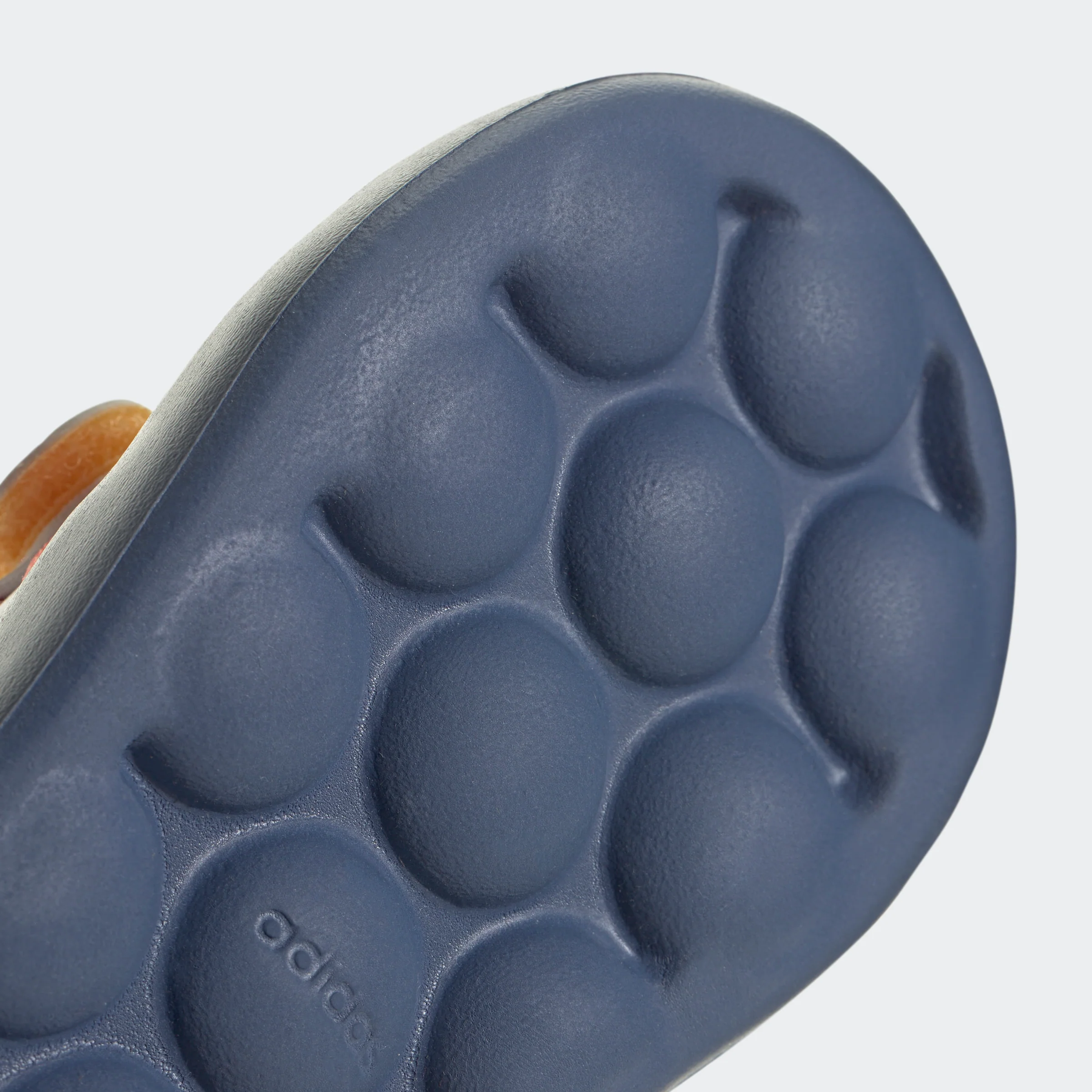 סניקרס לתינוקות adidas x Disney Mickey and Friends Grand Court 2.0 בצבע לבן כחול ואדום - Image 7