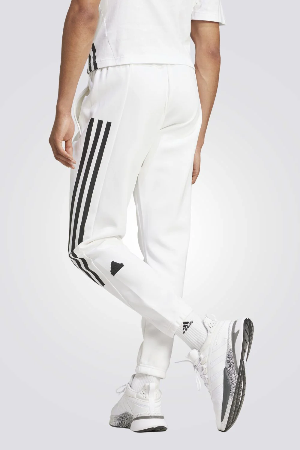 מכנסיים ארוכים FUTURE ICONS 3-STRIPES בצבע לבן - Image 2