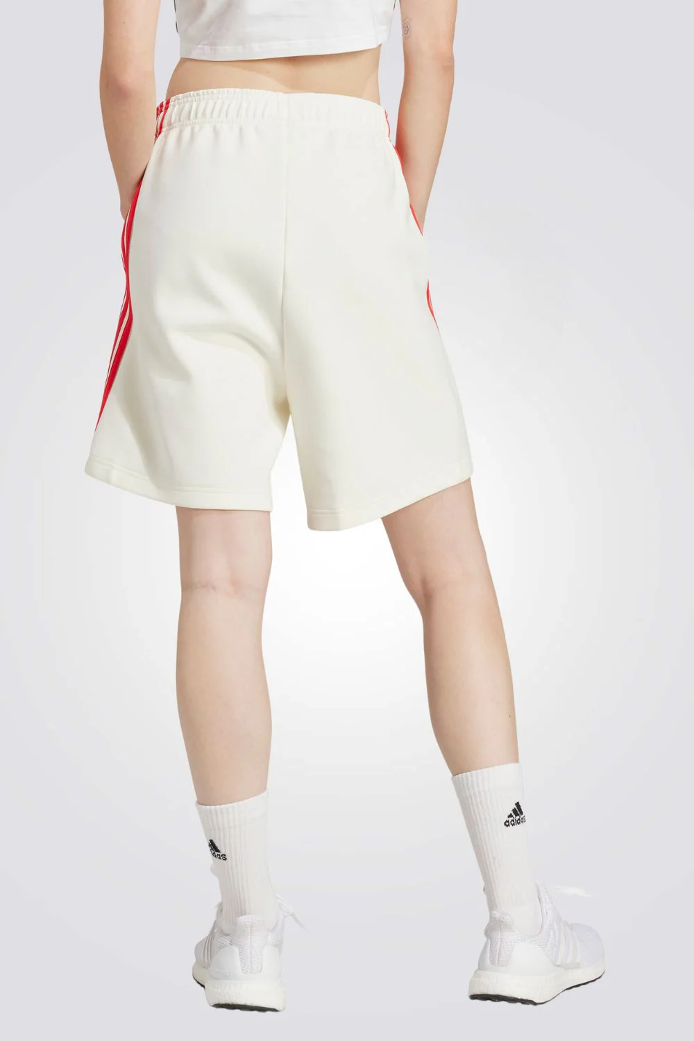 מכנסיים קצרים לנשים FUTURE ICONS 3-STRIPES בצבע לבן ואדום - Image 2