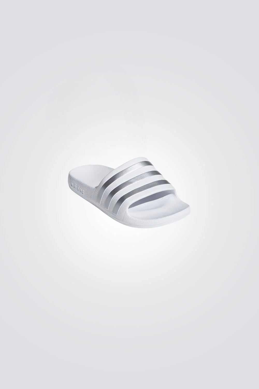 כפכפים לנוער ADILETTE AQUA בצבע לבן וכסוף - Image 2