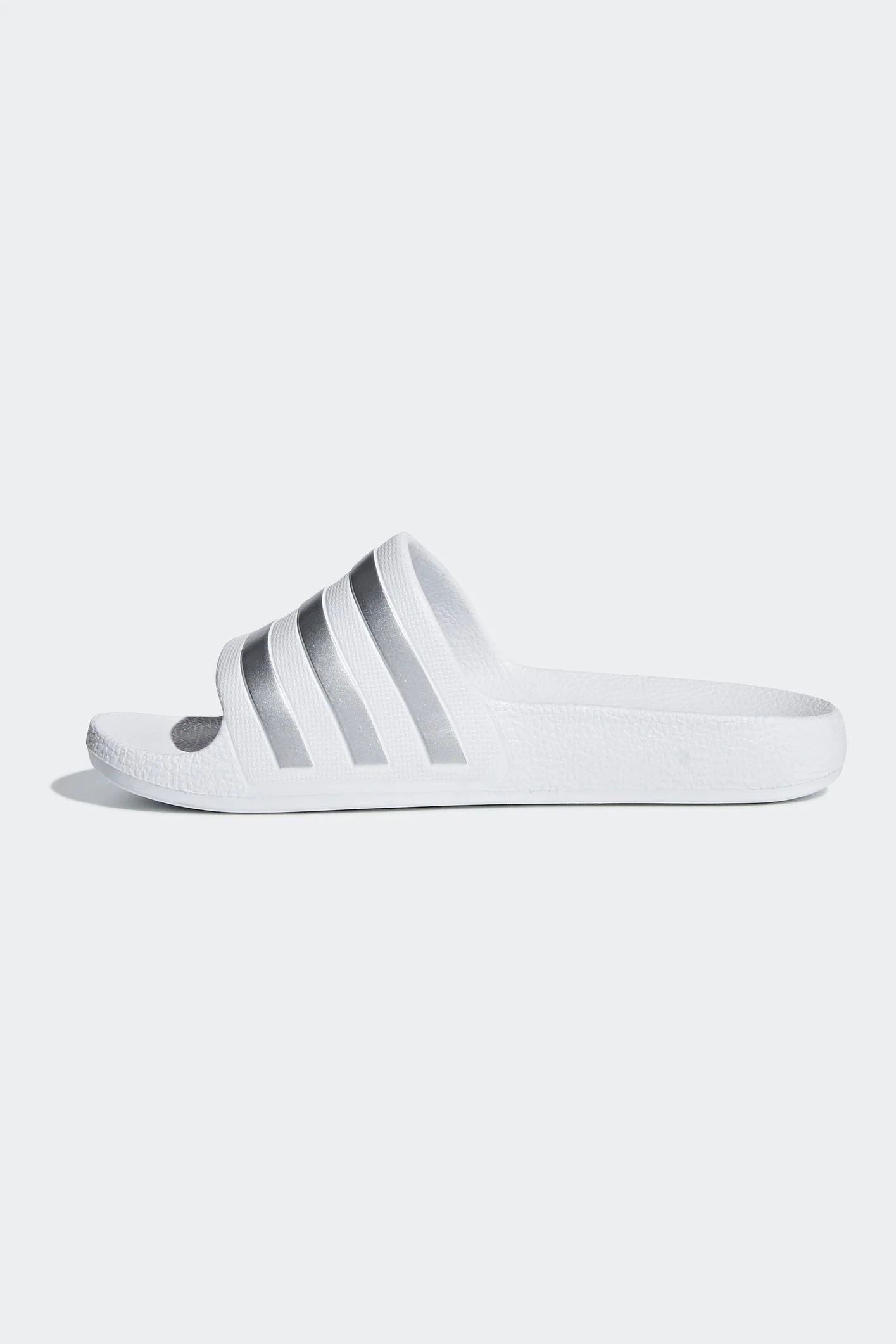 כפכפים לנוער ADILETTE AQUA בצבע לבן וכסוף - Image 6